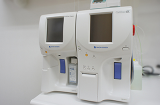 CRP・HbA1C測定器と全自動血球計数器