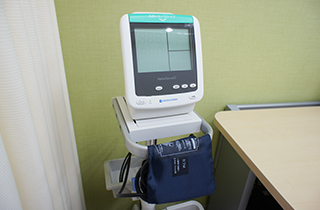 血圧計（血管年齢など血管機能測定機能付）
